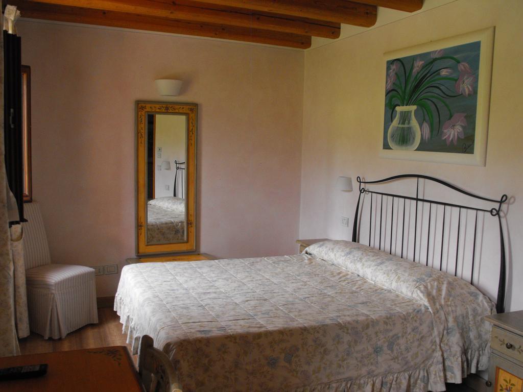 Agriturismo Althea فيتوريو فينيتو الغرفة الصورة
